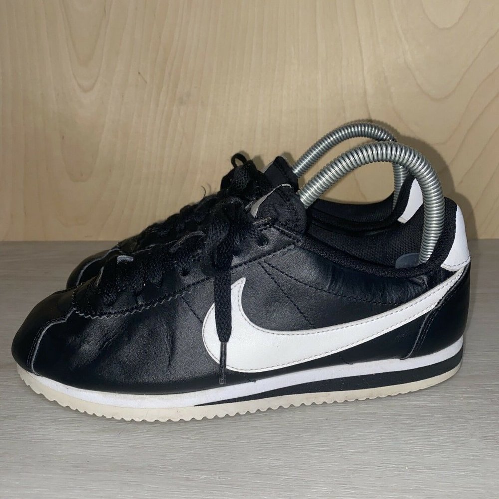 Nike Cortez Classic Black / White Women's 7.5